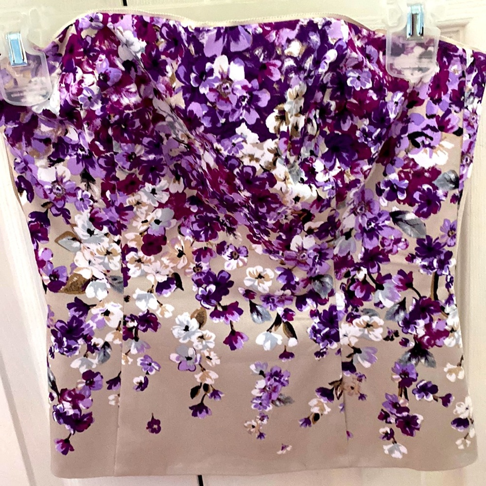 barely worn white house black market top.
